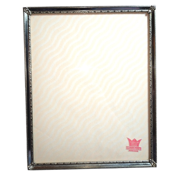 Heirloom VTG Stand or Hang Velvet Backed Brass 8"X10" Photo Frame 10.125"X8.125" - Picture 2 of 11